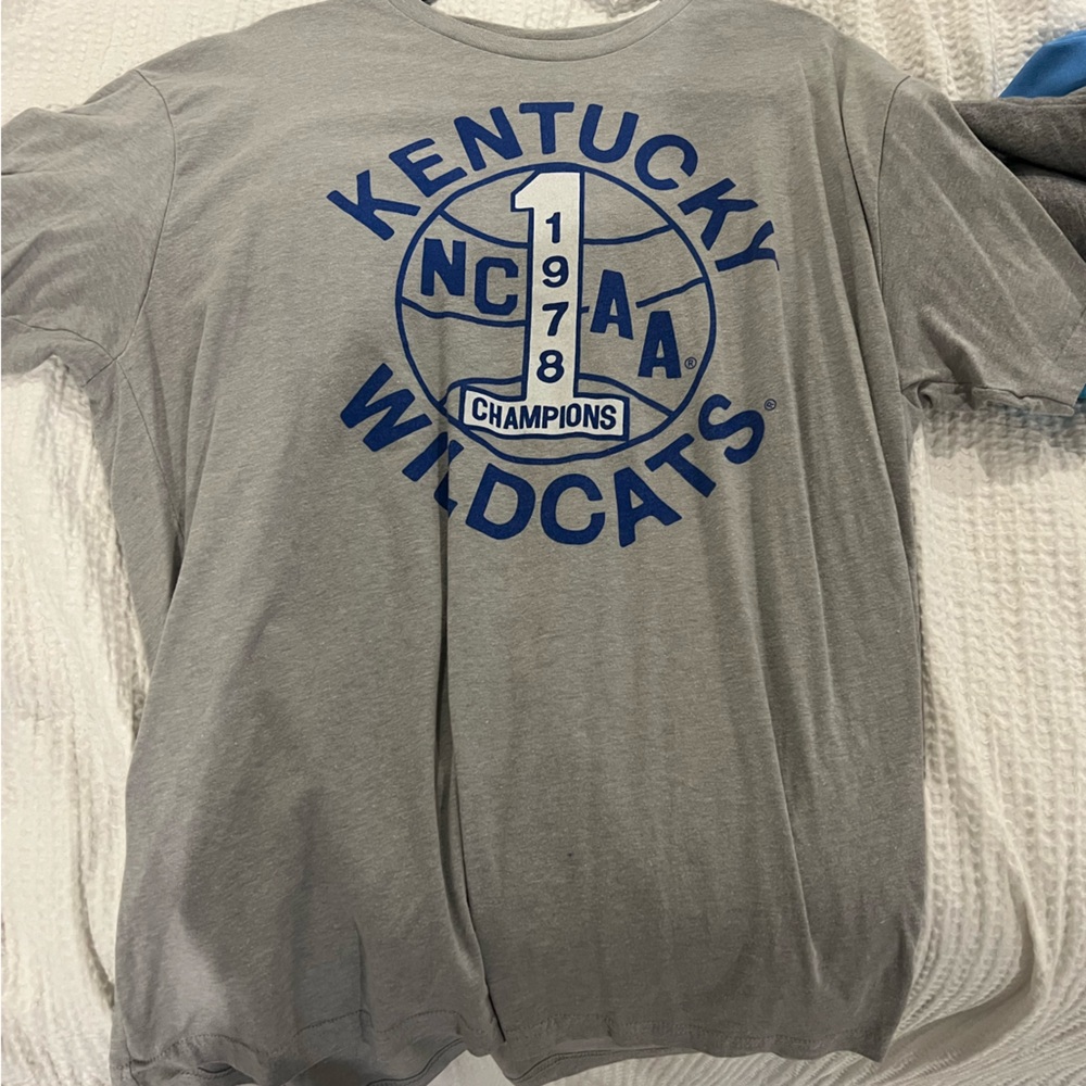 Homage Kentucky wildcats t shirt